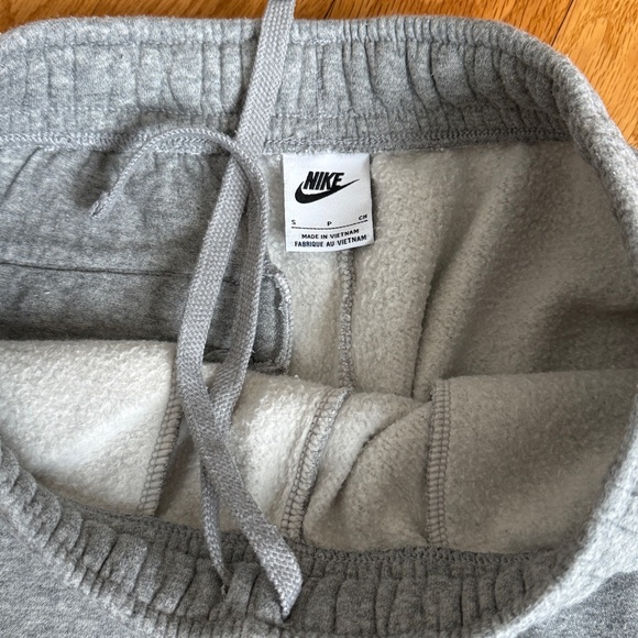 ❄️3/$15 Nike Sportswear Club Fleece Joggers Small - Picture 6 of 12